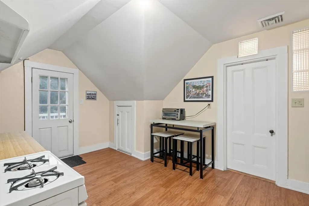 21 Wenham St, Jamaica Plain