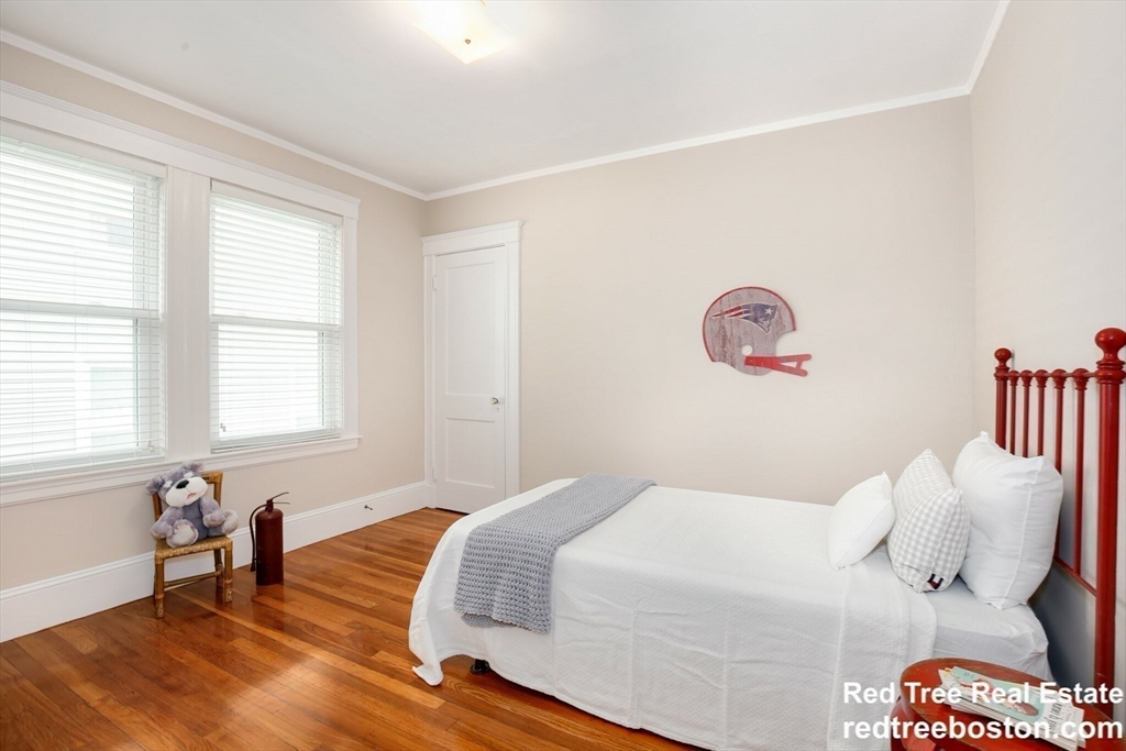 29 Strathmore Rd, Medford