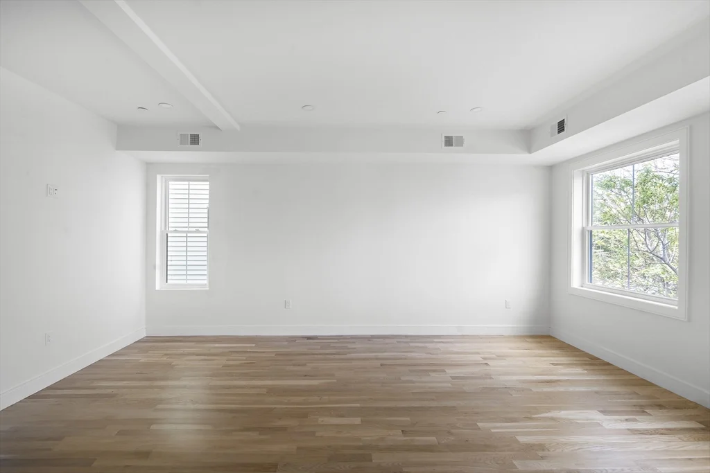 298 Maverick St, East Boston