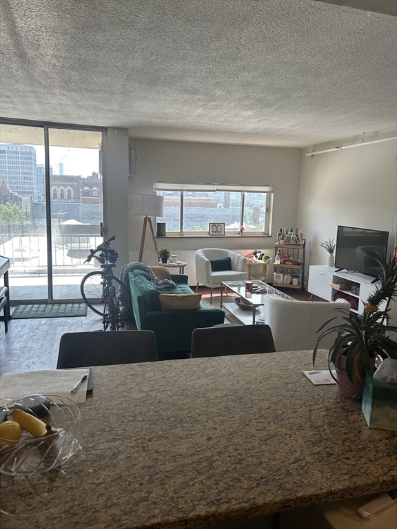 872 Massachusetts Ave, Riverside