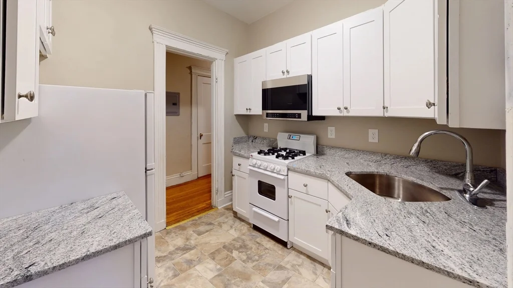 52 Charlesgate E, Brighton