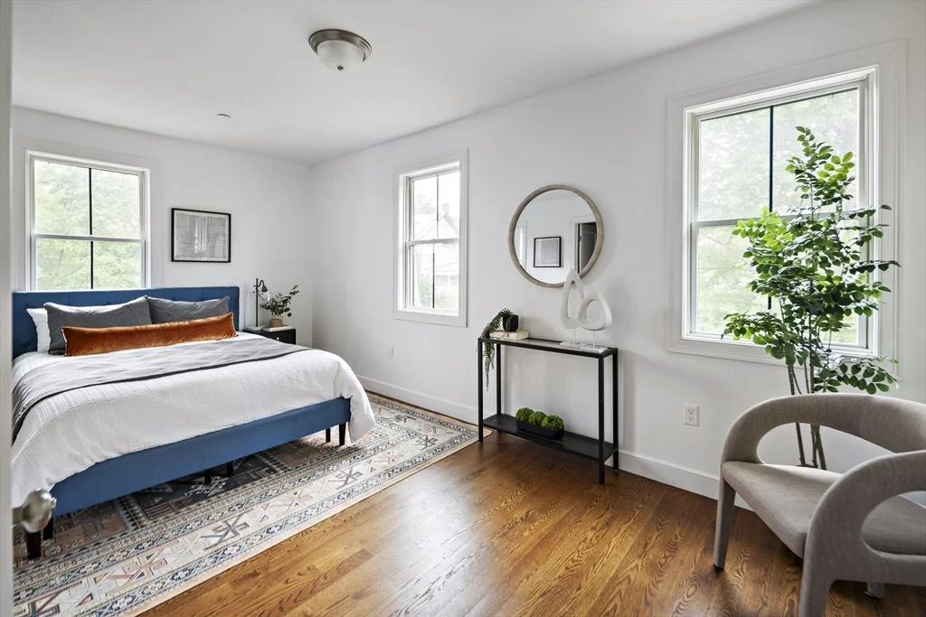 9 Cedar St, Roxbury