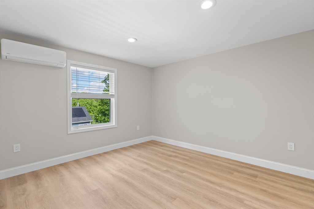 10 Paris Ave, Worcester