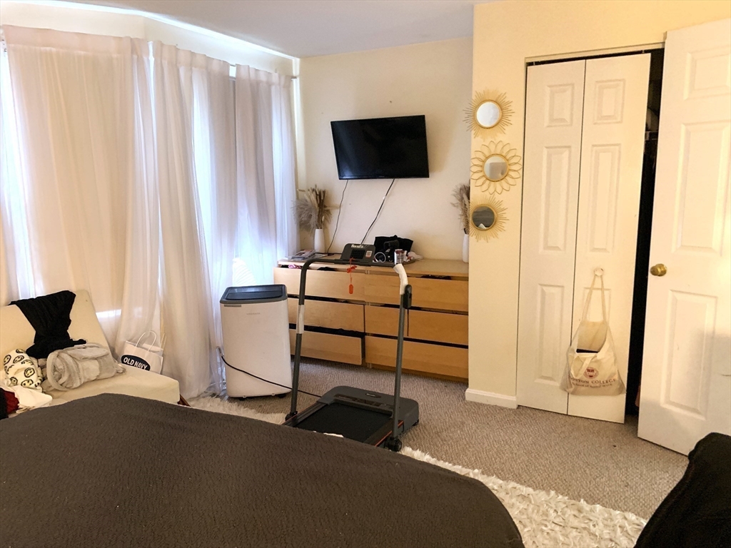 213 West 6th St, South Boston