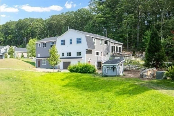 14 Norway Farms Dr, Norfolk