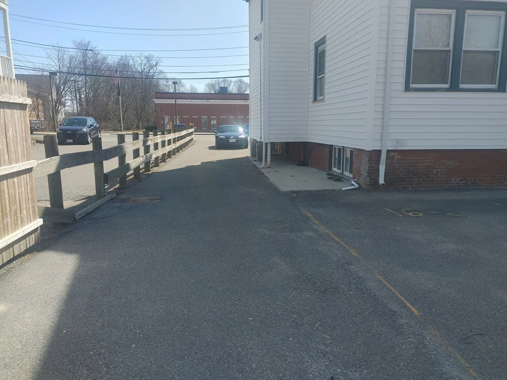 16 Wall St, Foxboro