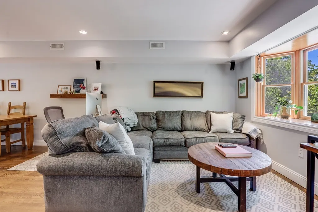 154 W 3rd St, South Boston