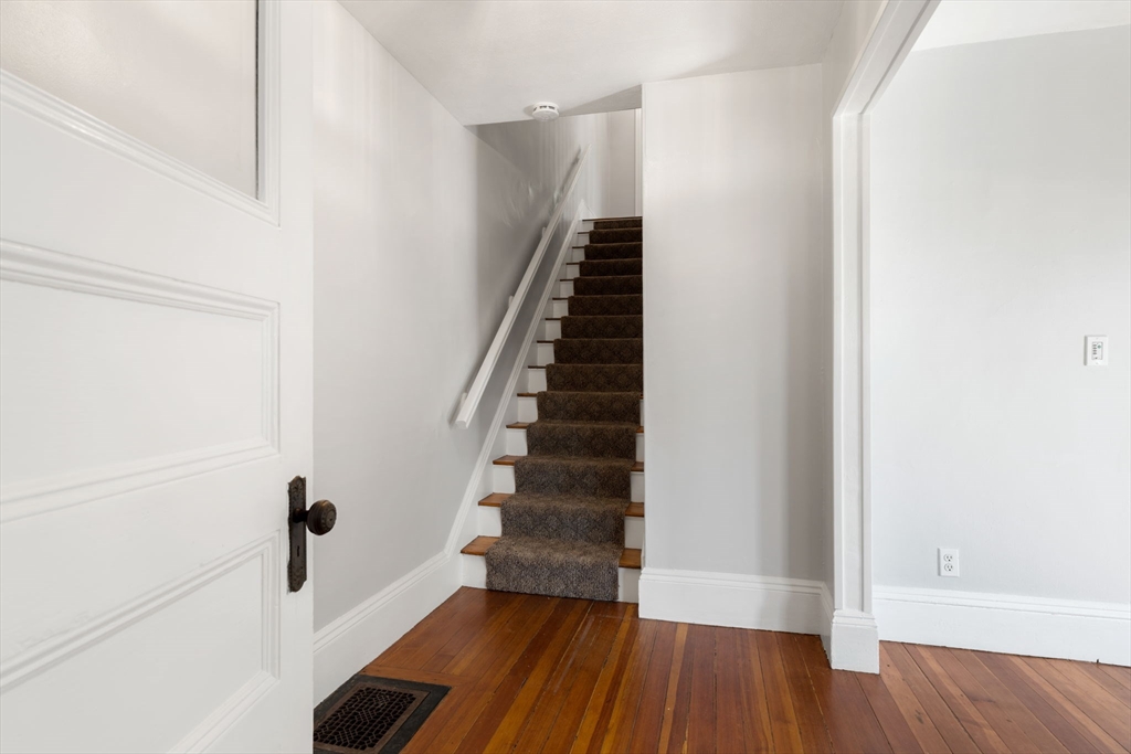 3 Clifford Ave, Beverly