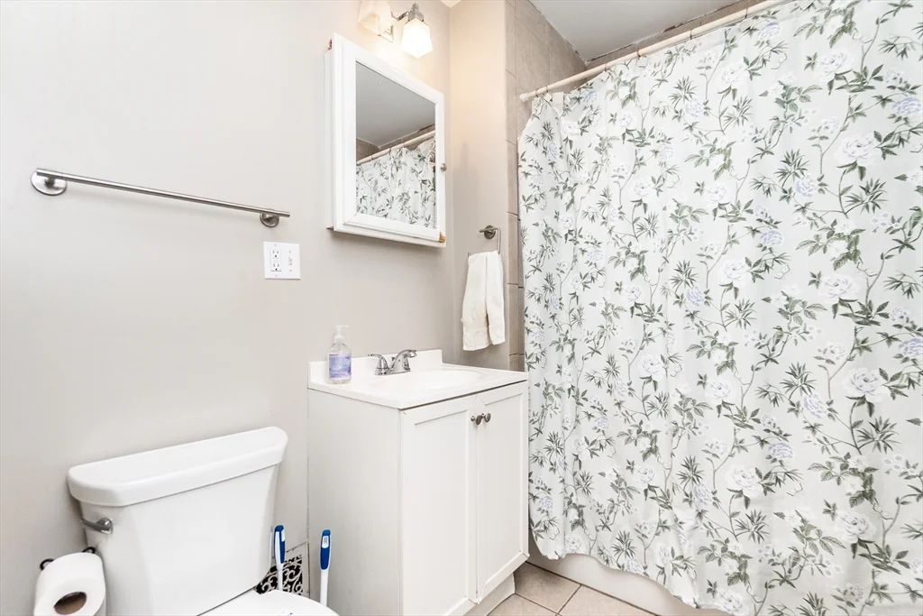 24 Aberdeen Rd, Powder House Square