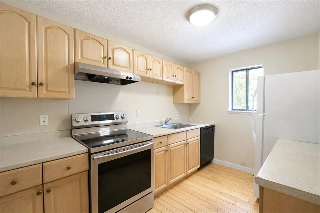 4 Village Brook, Natick