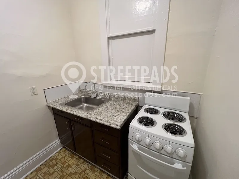 25 Park Dr, Fenway