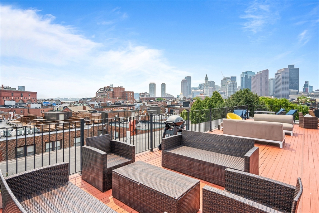 440 Commercial St, Waterfront