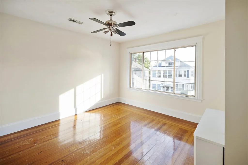 30 Early Ave, Lawrence Estates