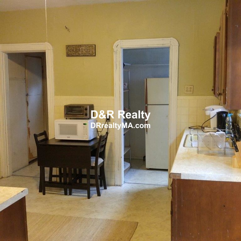 3 bed, 1 bath apartment for rent at 28 Aberdeen Unit 2, Porter Square — photo 3 of 8