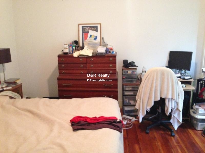 3 bed, 1 bath apartment for rent at 28 Aberdeen Unit 2, Porter Square — photo 7 of 8