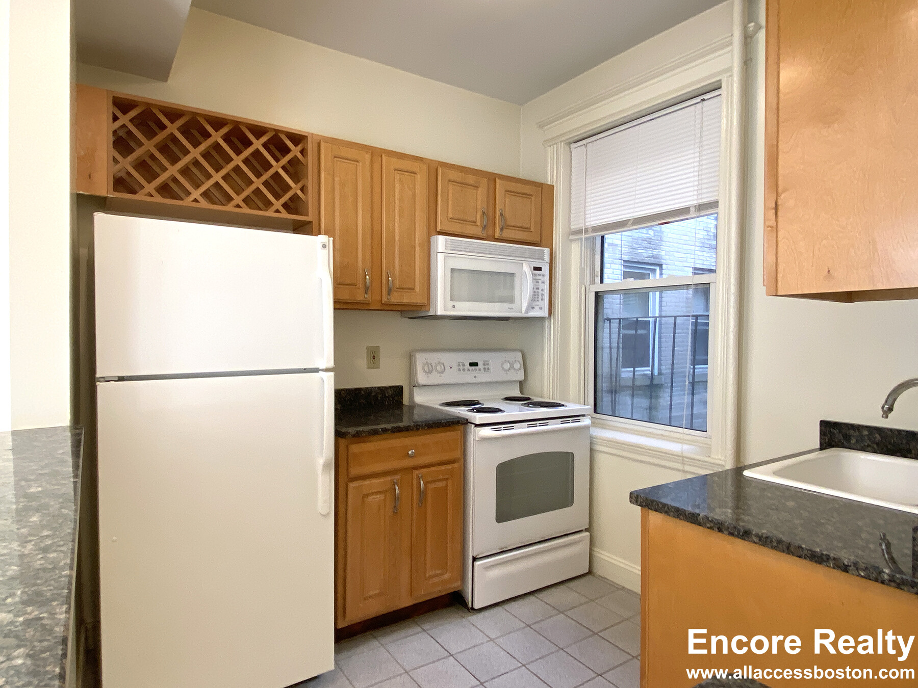 1 bed, 1 bath apartment for rent at 28 Queensberry St Unit 12, Fenway — photo 4 of 5