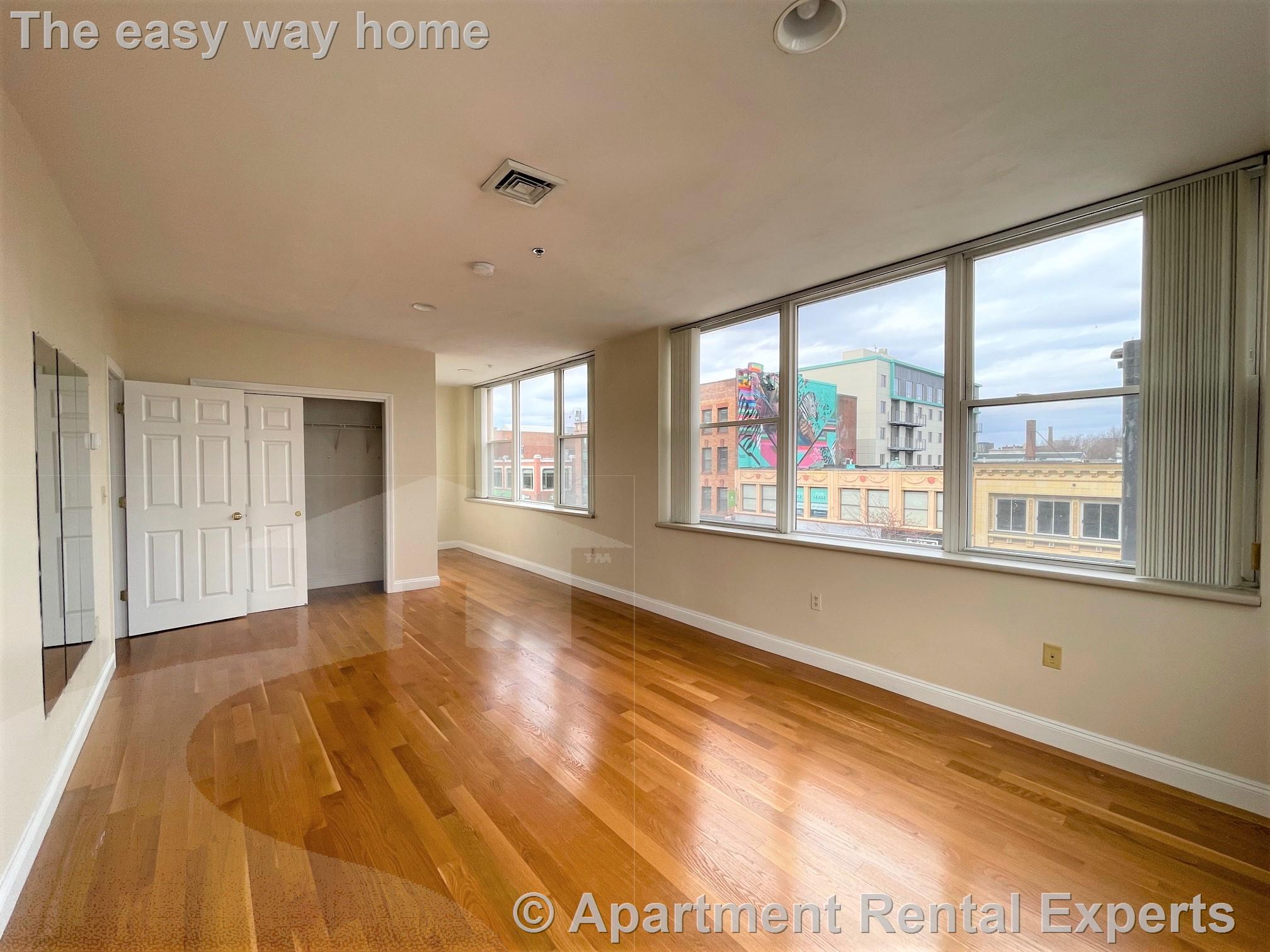 1 bed, 1 bath apartment for rent at 15 Pearl Unit 19, Central Square — photo 2 of 11