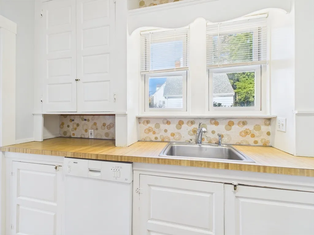 1120 Centre St, Newton Center