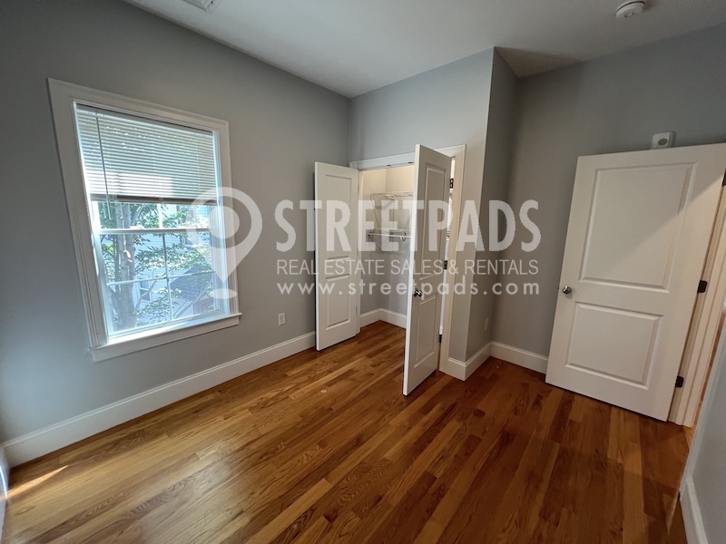 8 Islington St, Allston