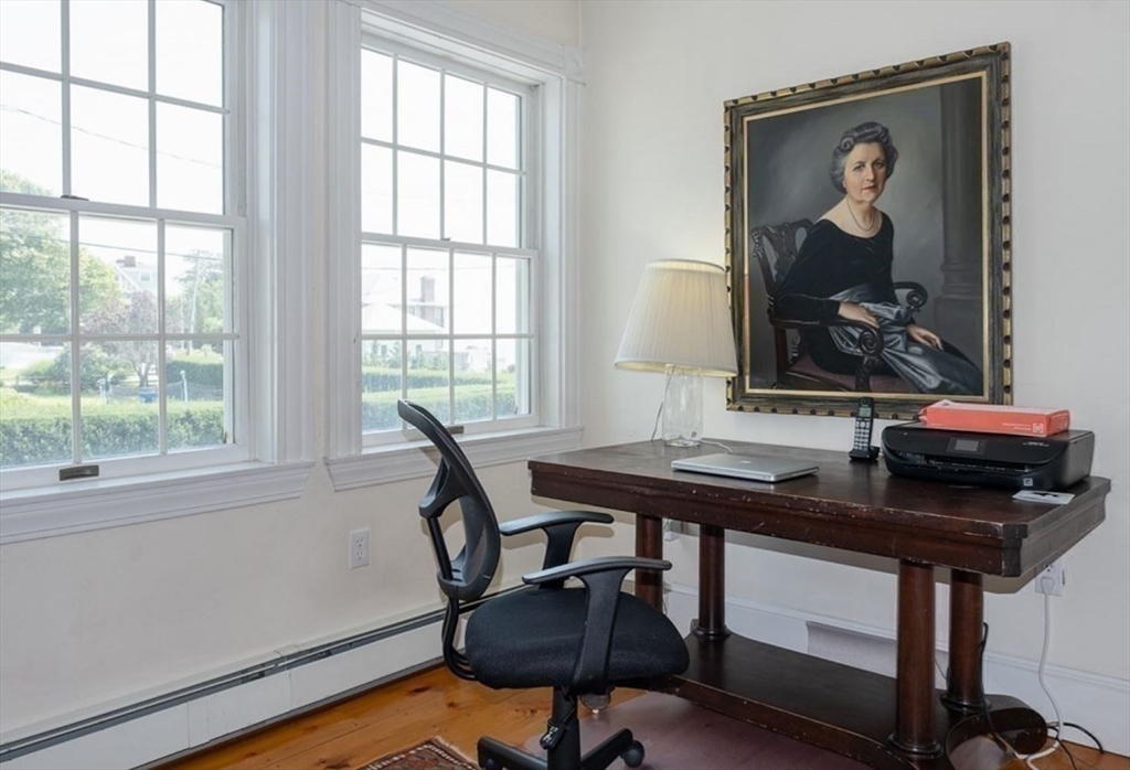 4 Spray Ave, Marblehead