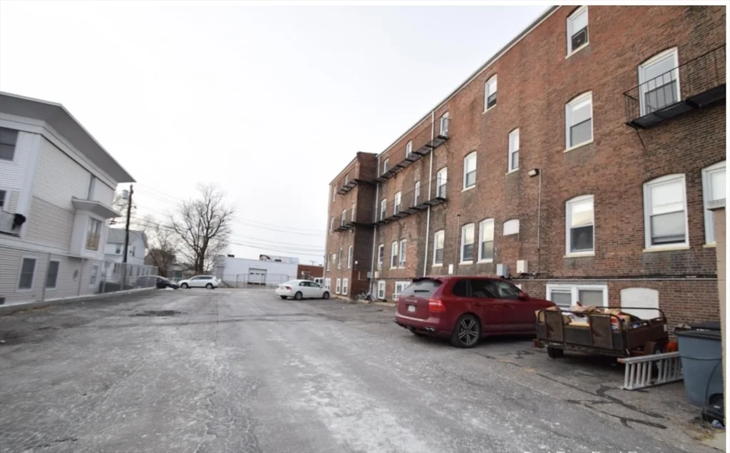 168 N Beacon St, Brighton