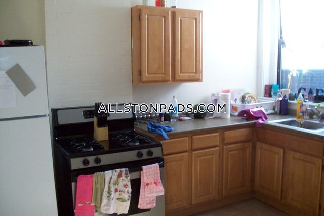 4 bed, 2 bath apartment for rent at 235.5 Harvard Ave Unit 5, Allston — photo 6 of 52