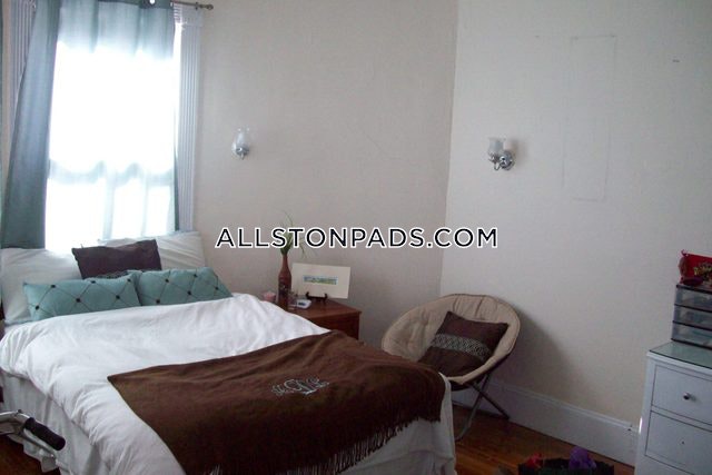 4 bed, 2 bath apartment for rent at 235.5 Harvard Ave Unit 5, Allston — photo 13 of 52