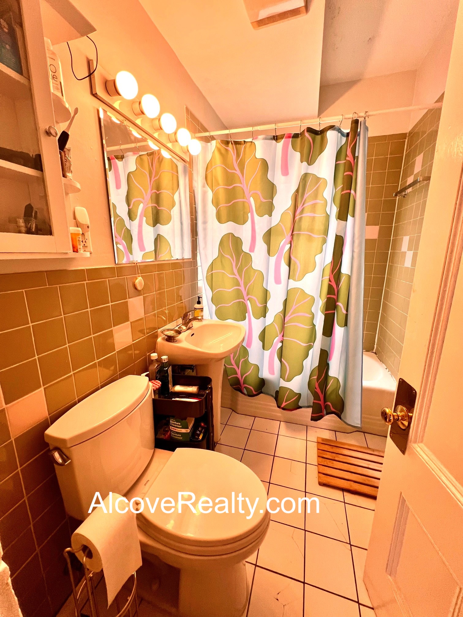 69 Raymond Ave, West Somerville