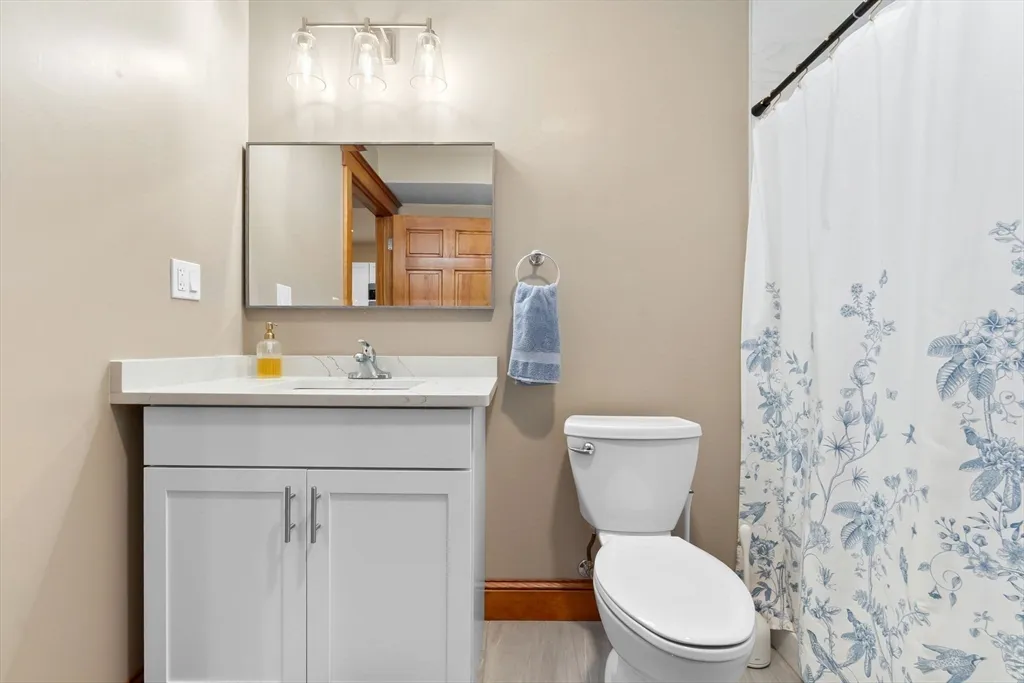 44 Maple St, Danvers Center