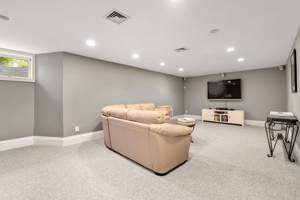 196 Bridle Trail Rd, Needham