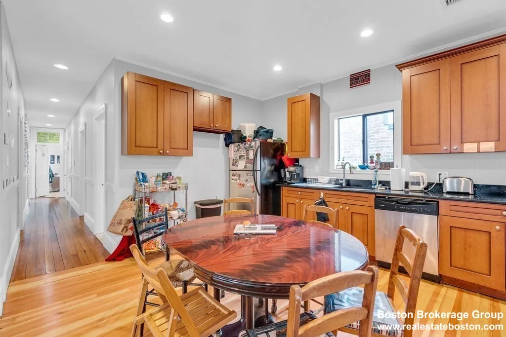 180 Saint Alphonsus St, Mission Hill