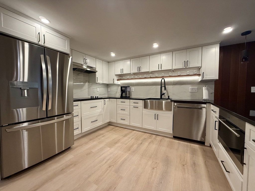 14 Bernard Circle, Tisbury