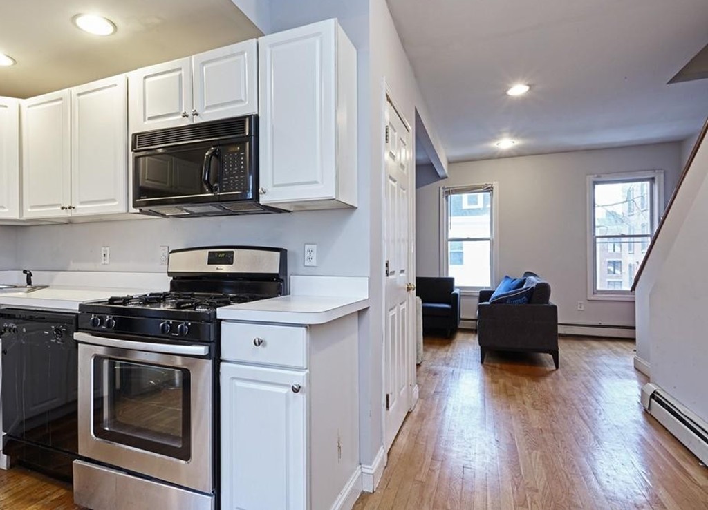 86 W 3rd St, South Boston