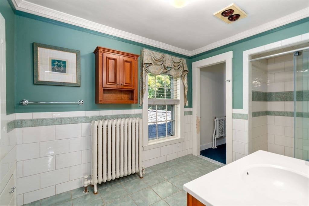 62 Old River Pl, Dedham