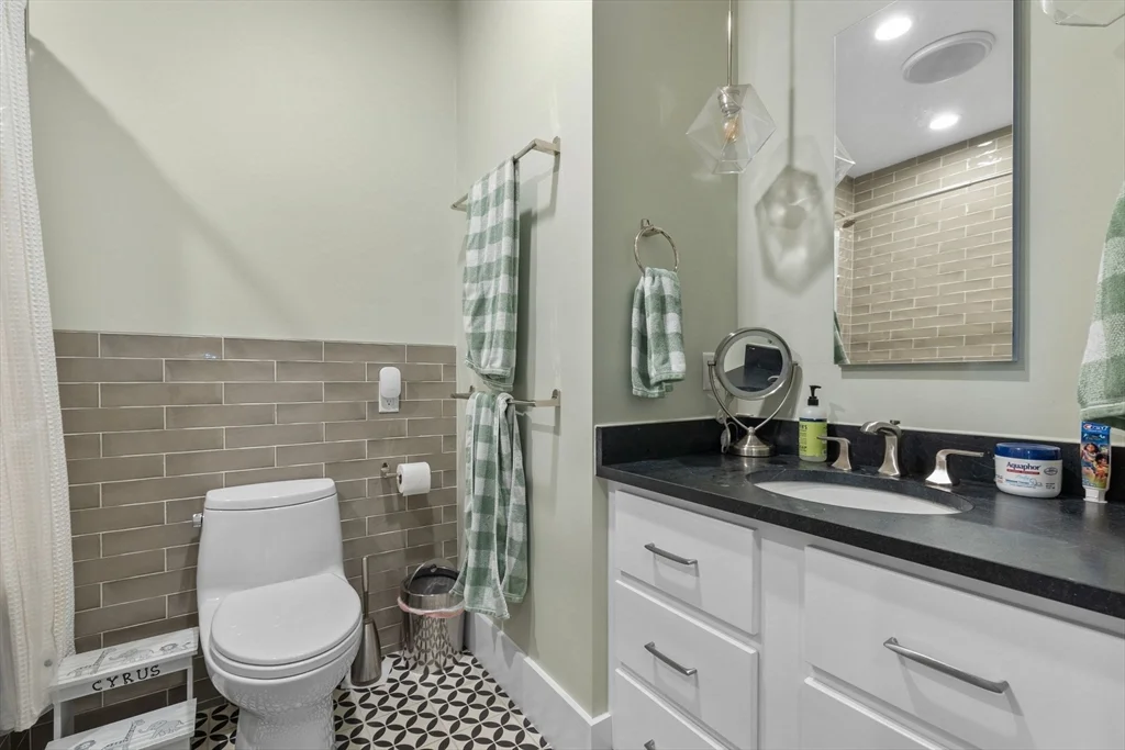 150 Lincoln St, Leather District