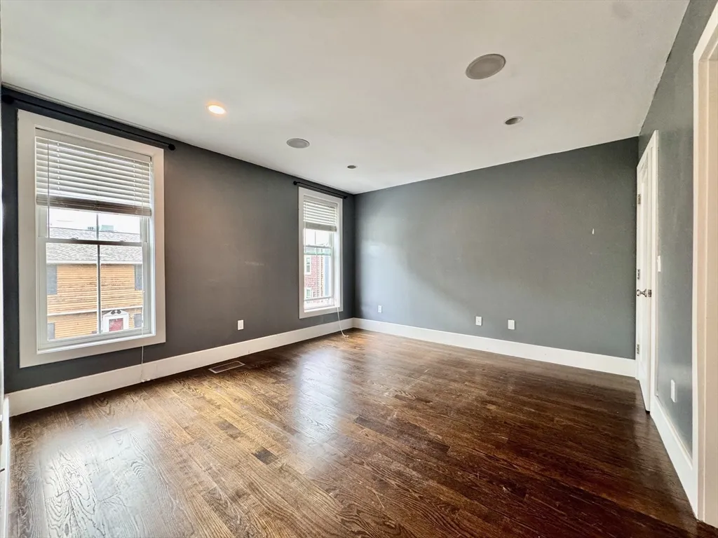 12 Mohawk St, South Boston