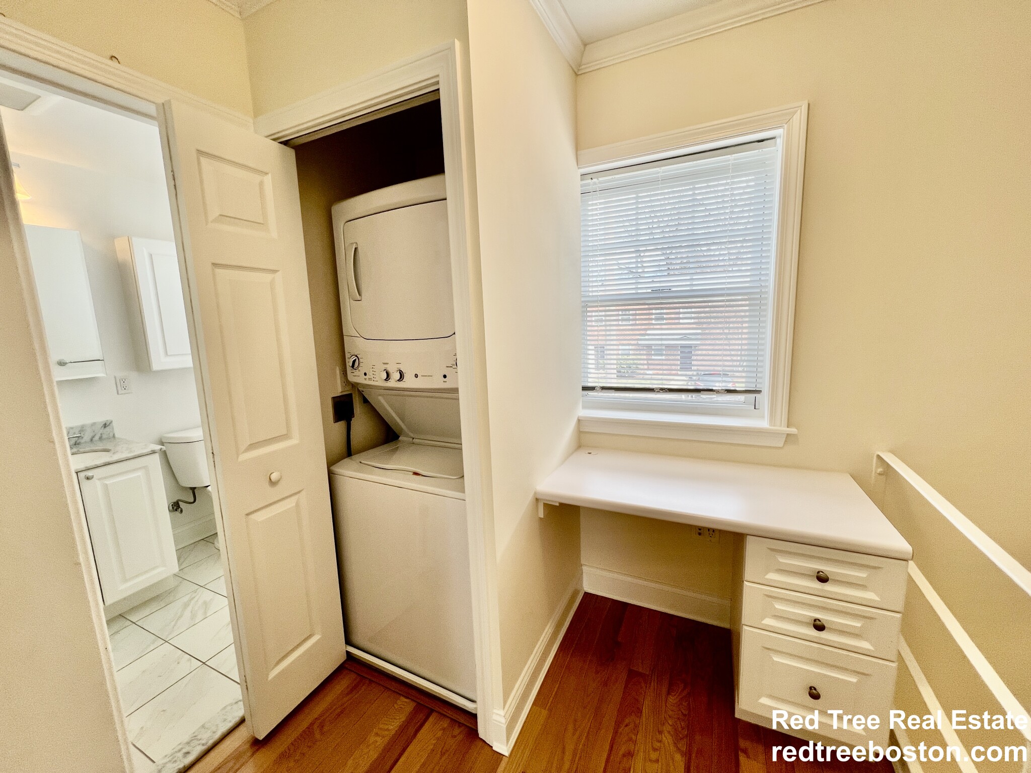 180 Thornton Rd, Chestnut Hill