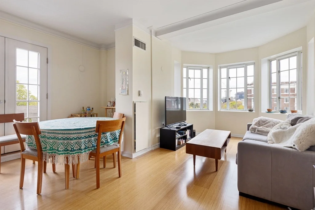 20 Chapel St, Longwood