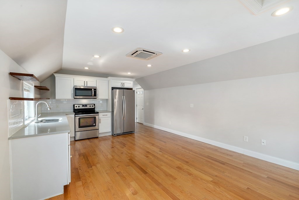 25 Beachland Ave, Revere Beach