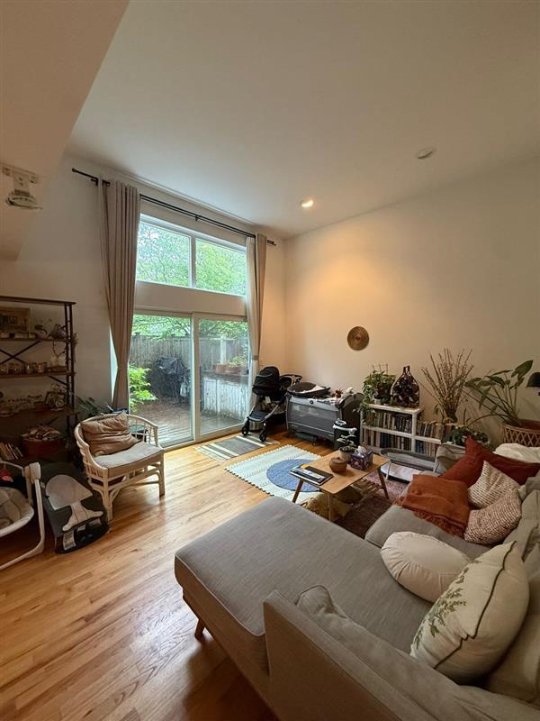 32 Warwick St, Powder House Square