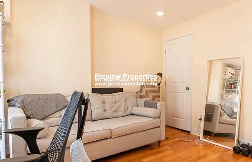 51 Cameron St, Boylston Street