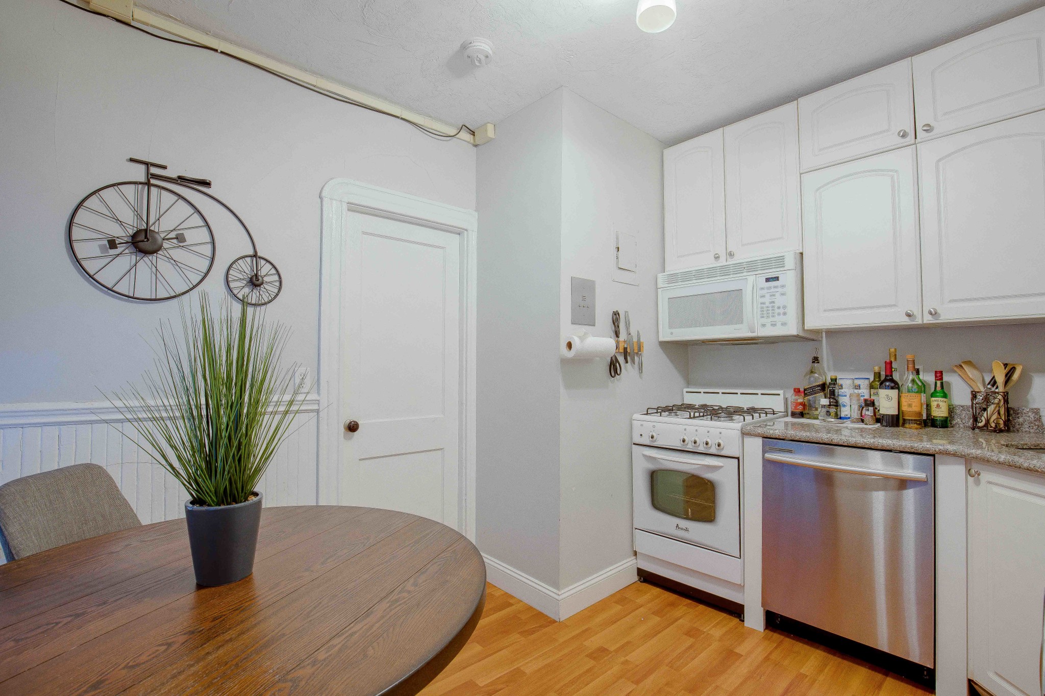 2.5 bed, 1.5 bath apartment for rent at 286 Cambridge St Unit 1, Beacon Hill — photo 1 of 6