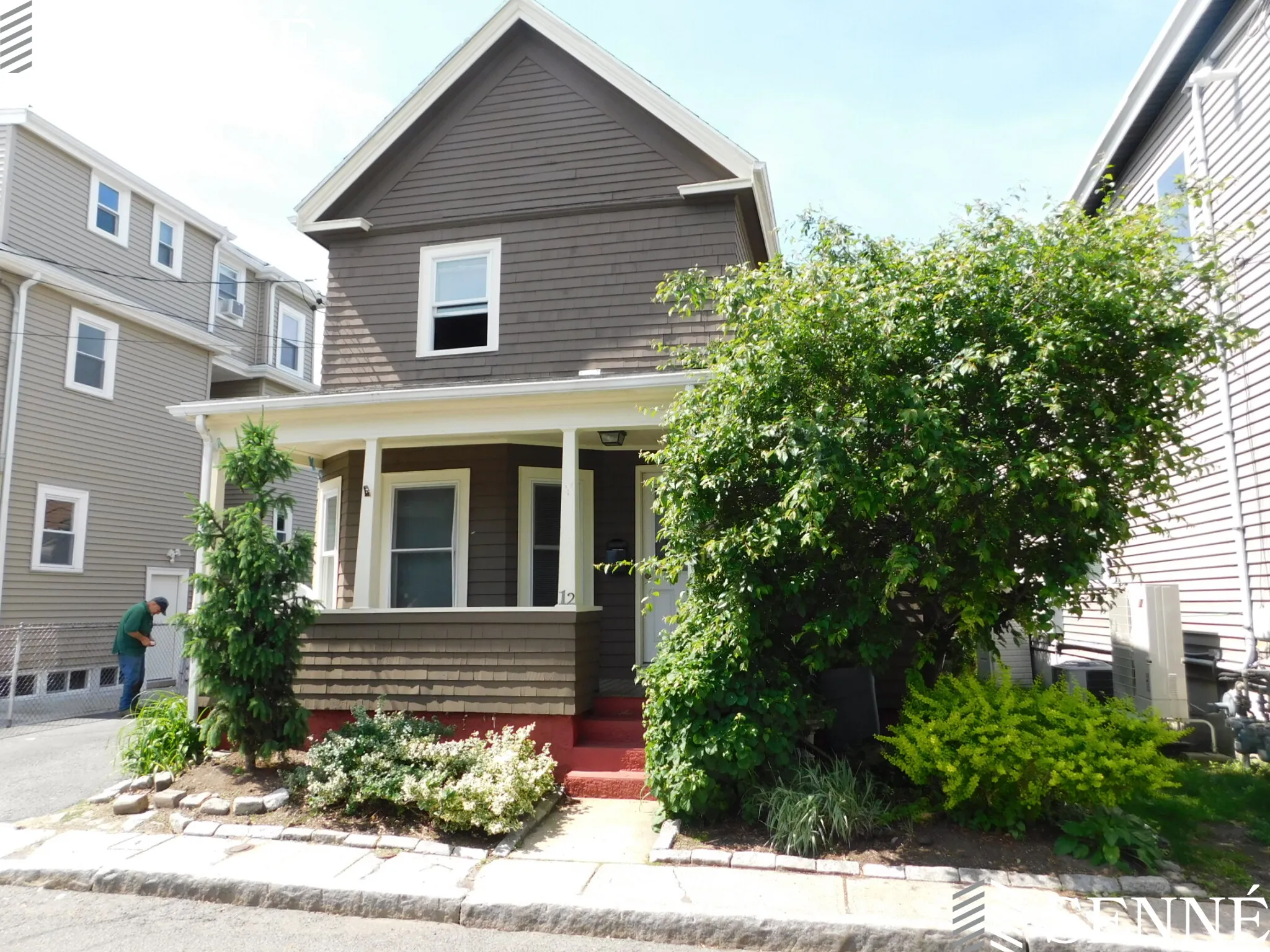 12 Fisk Ave, Magoun Square