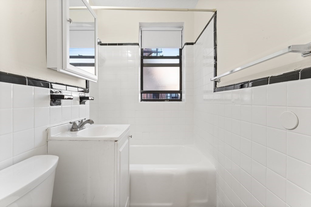 11 Victory Rd, Dorchester