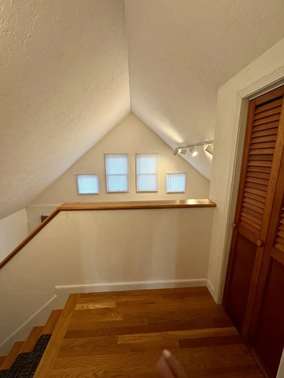 38 North Main St, Carver