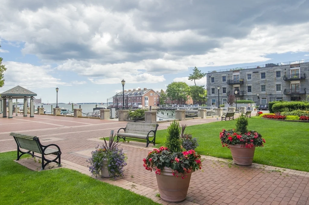 357 Commercial St, Waterfront