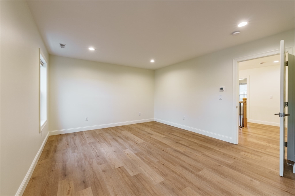 23 Moore St, Agawam