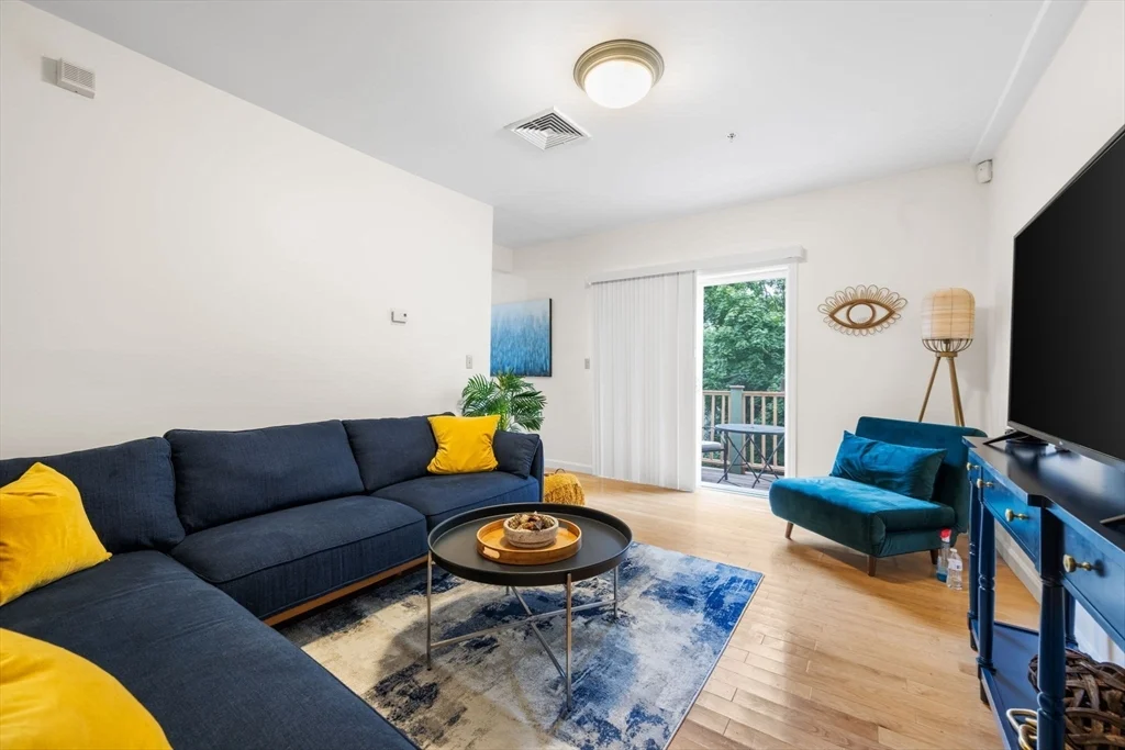 49 Cedar St, Roxbury