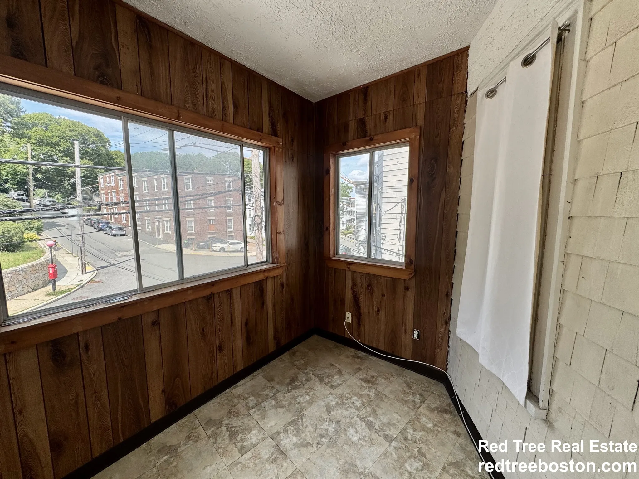 348 Faneuil St, Oak Square