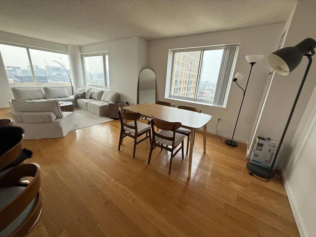 8 Museum Way, East Cambridge